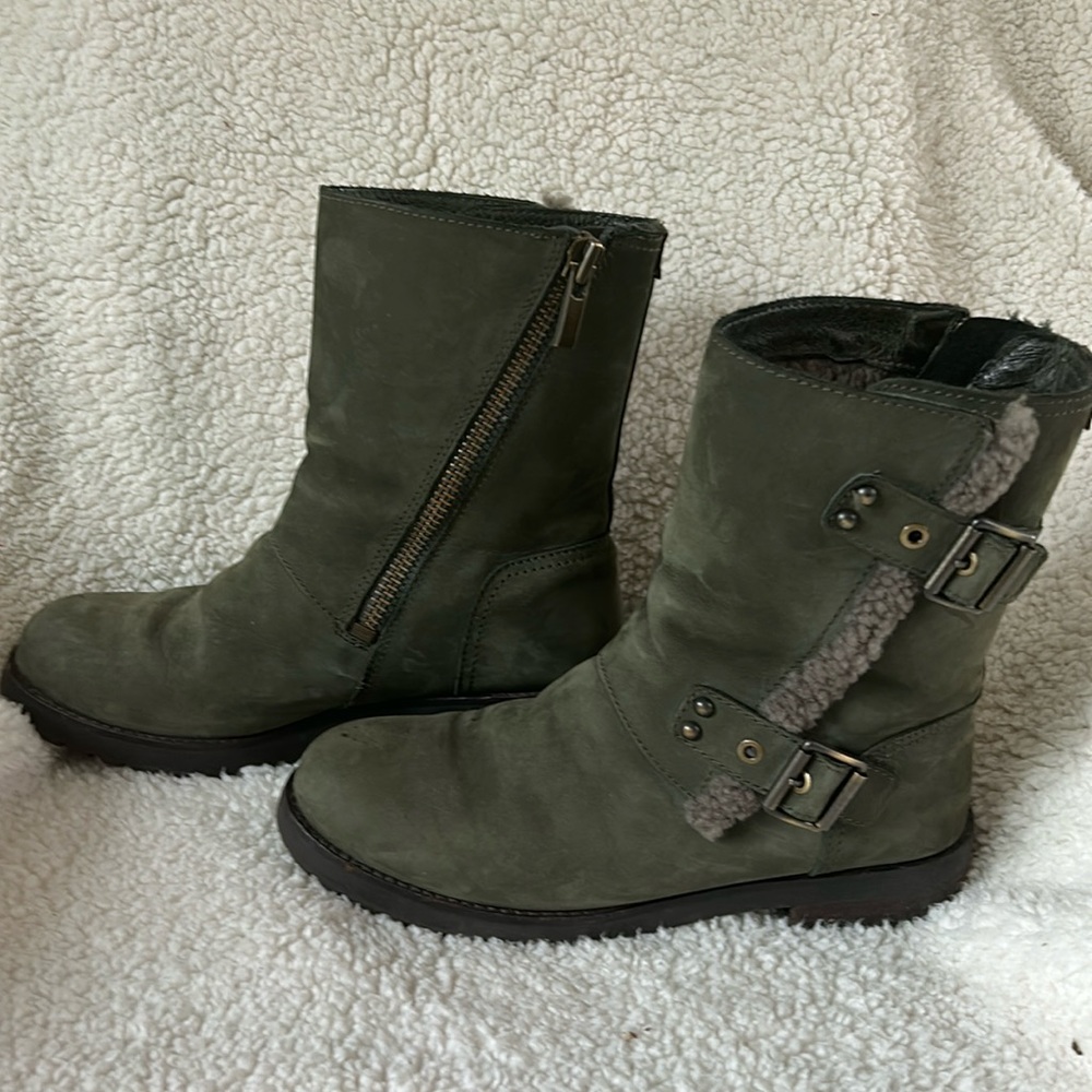Women’s Size 8 Olive Suede Boot